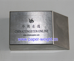 tungstênio-ouro-papelão-peso-003